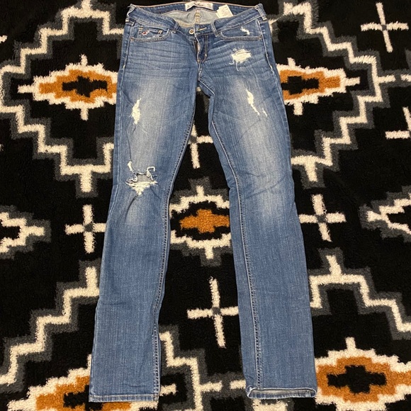 Hollister destroyed jeans